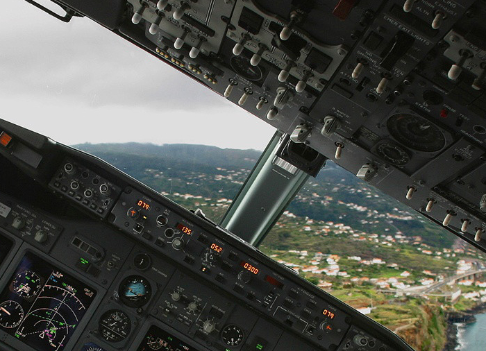 Cockpit avionics and instruments